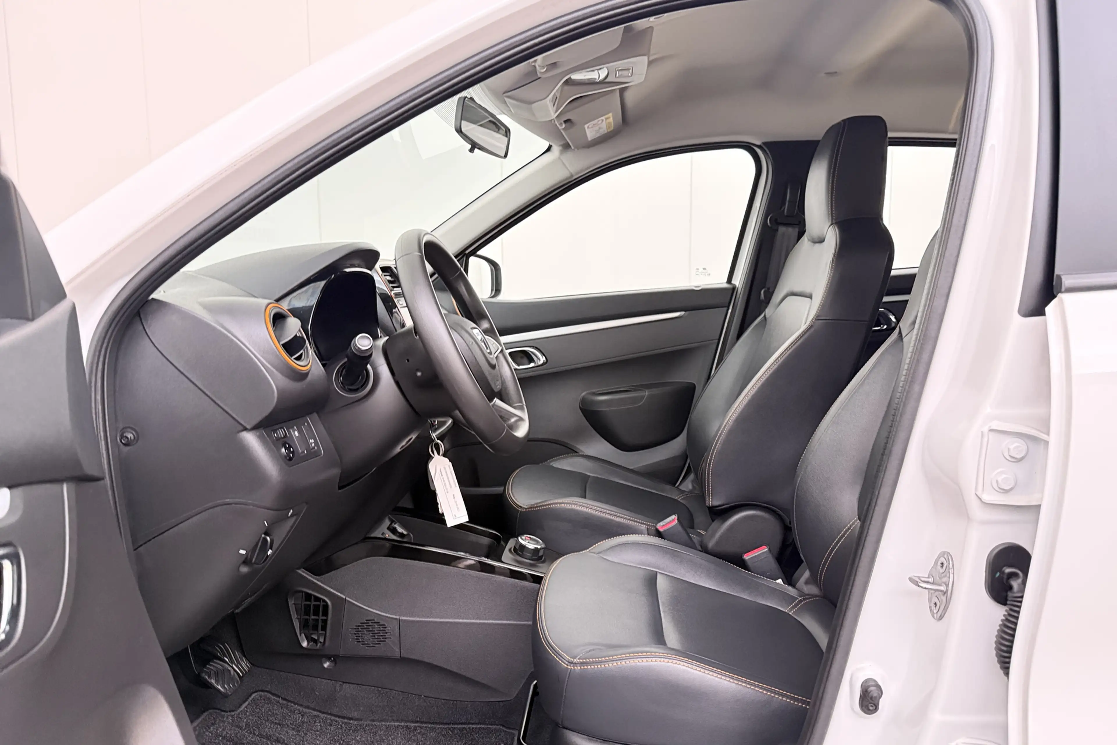 Dacia Spring Comfort Plus 27 kWh Leder Carplay Navi 14'LMV DAB — photo 10