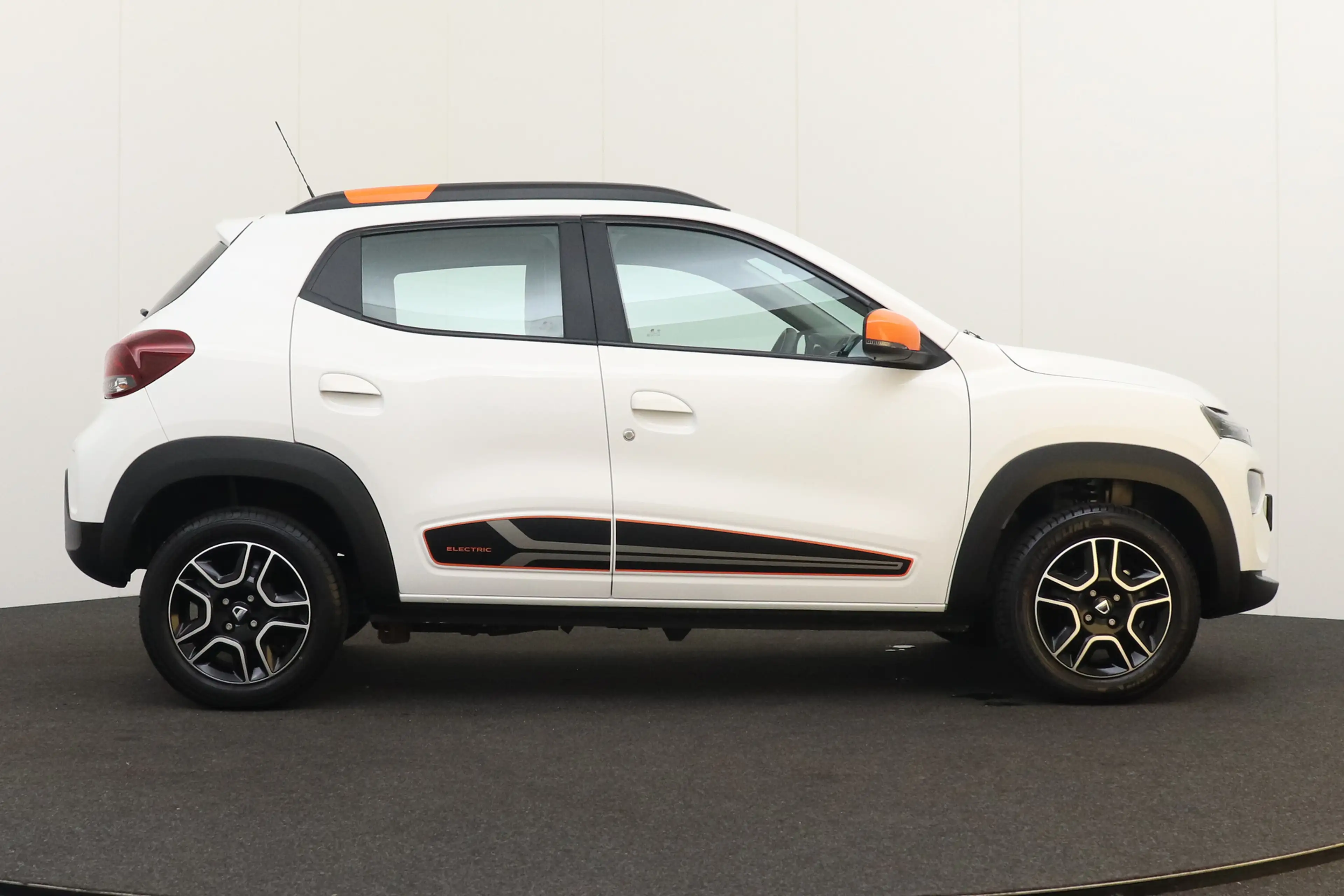 Dacia Spring Comfort Plus 27 kWh Leder Carplay Navi 14'LMV DAB — photo 6