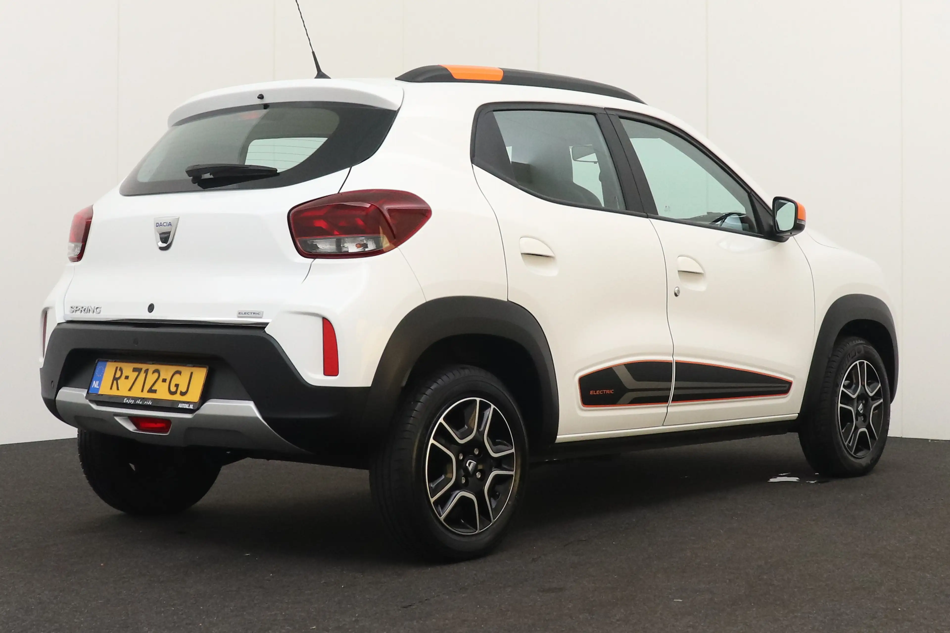 Dacia Spring Comfort Plus 27 kWh Leder Carplay Navi 14'LMV DAB — photo 2