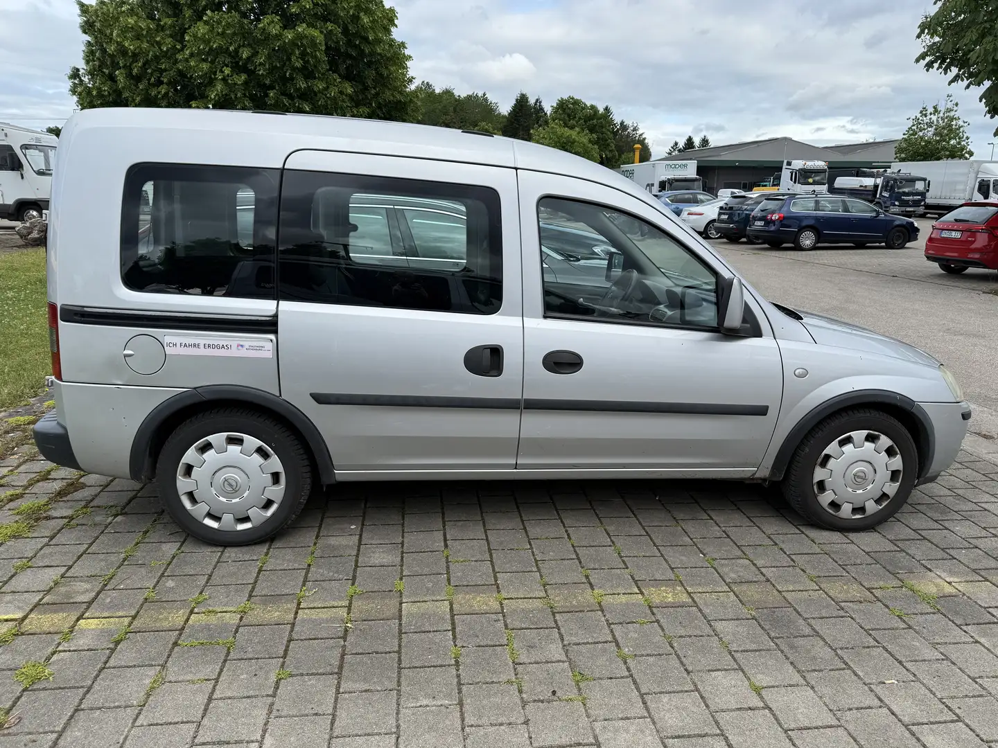 Opel Combo 1.6, Gas, Anhängerkupplung, Silber - 2