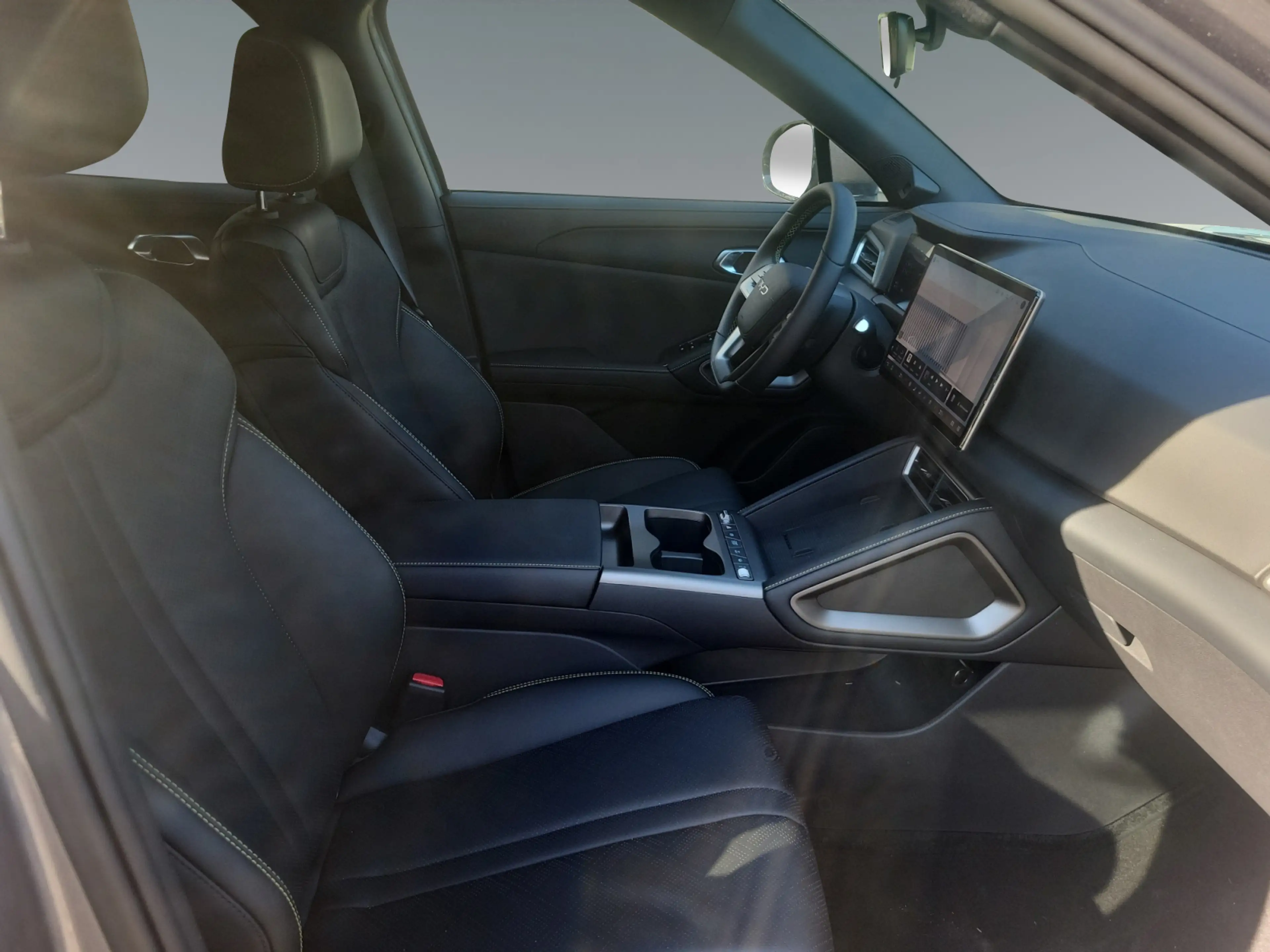 BYD Atto 2 DM-i Boost — photo 12