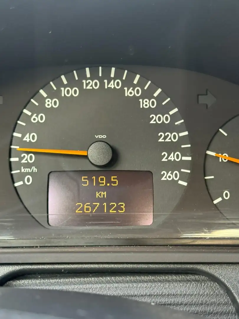 Mercedes-Benz E 200 CDI Classic DPF - 2
