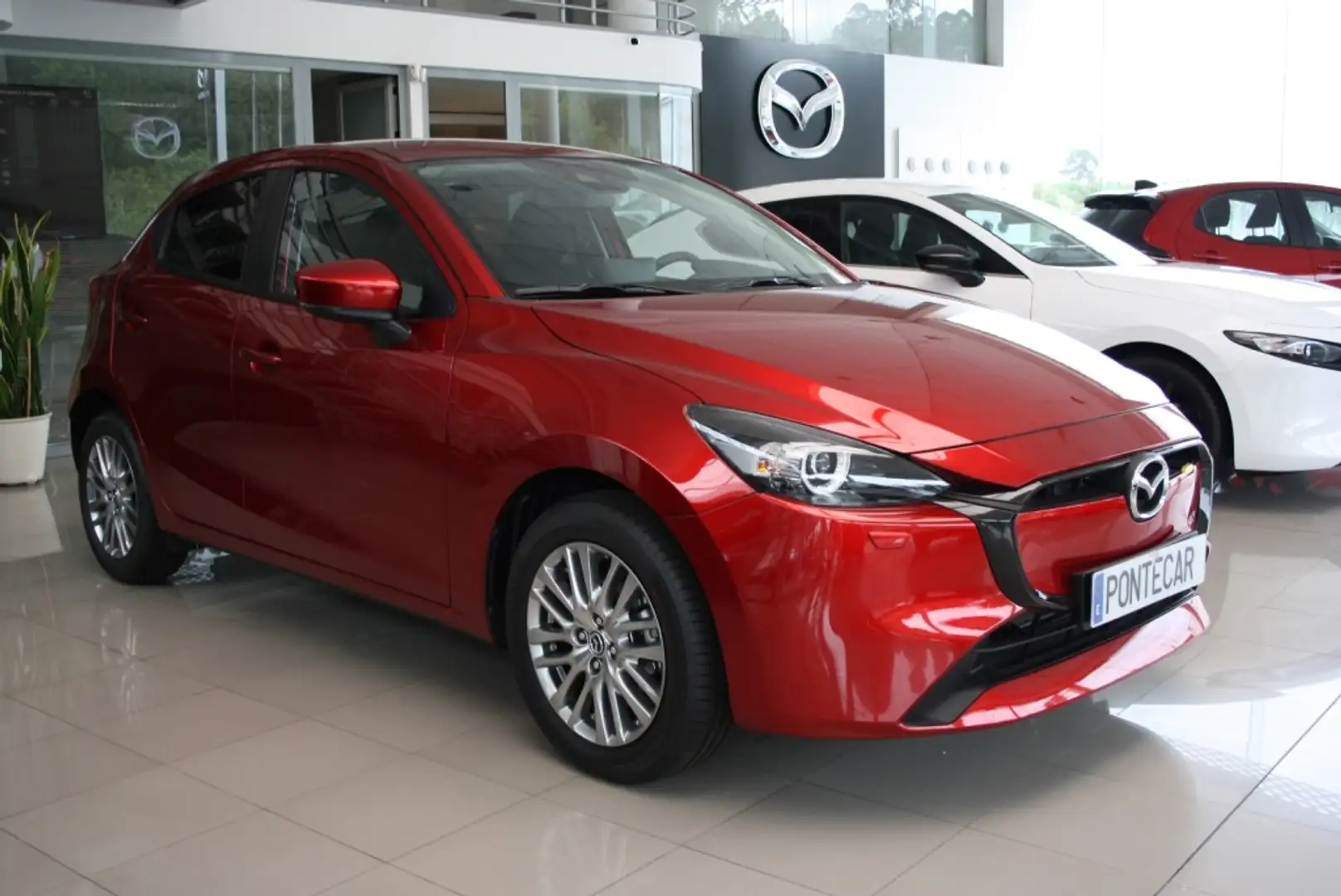 Mazda 2 1.5 e-Skyactiv G Exclusive-Line 66kW Rouge - 1