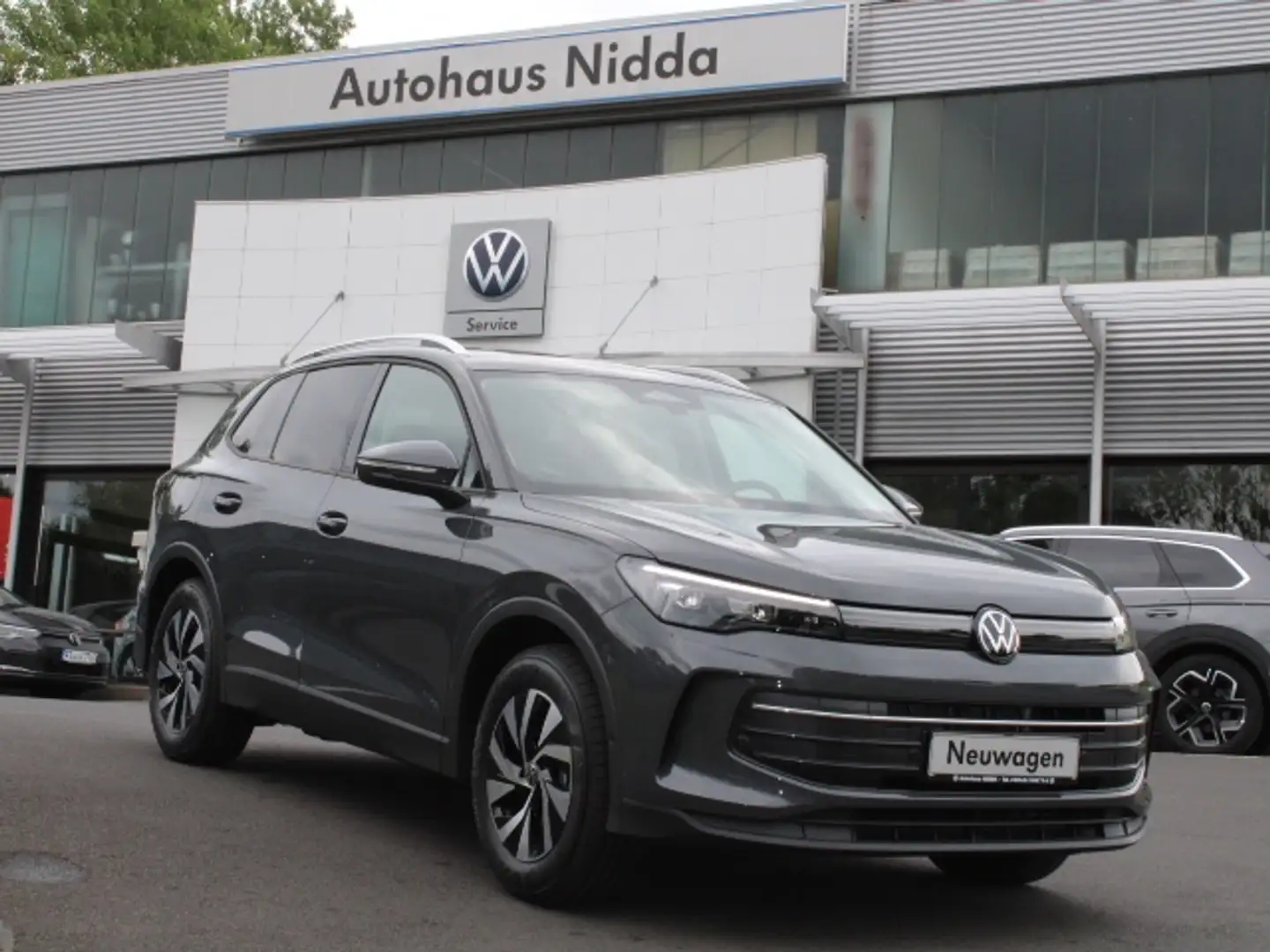 Volkswagen Tiguan 1.5 eTSI NEUWAGEN -PANO-NAVI-KAMERA-LED PLUS Grijs - 2