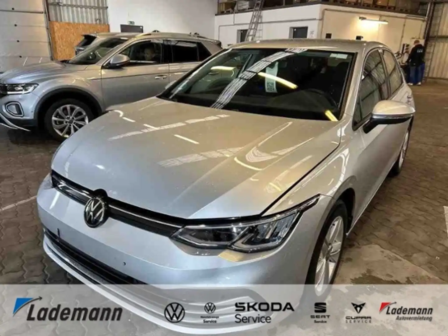 Volkswagen Golf VIII 2.0 TDI DSG LED+NAVI+KAMERA+ACC+SITZH+ Silber - 1