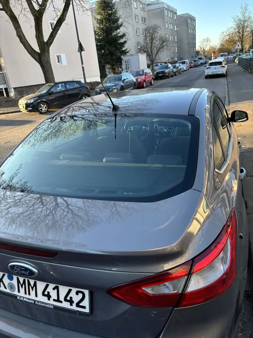 Ford Focus Titanium Braun - 2