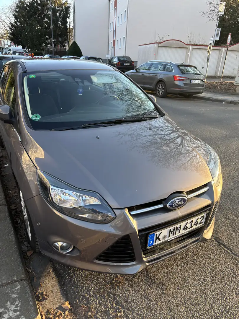 Ford Focus Titanium Braun - 1