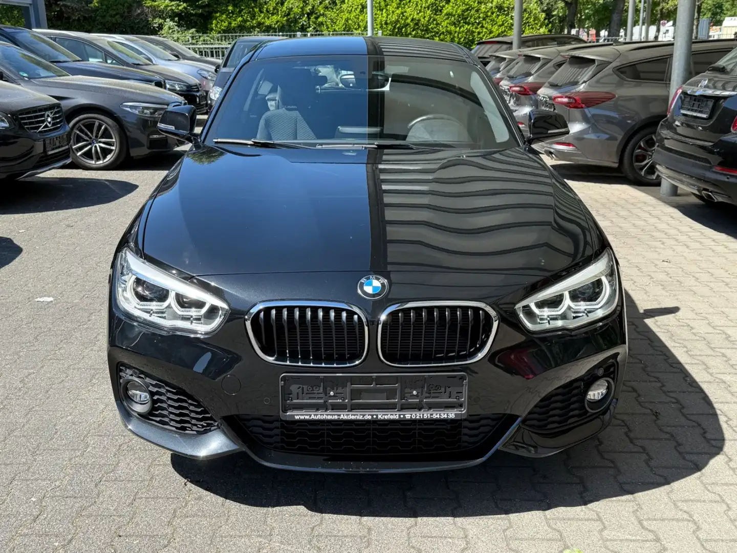 BMW 118 i  Lim. 3-trg. M Sport|NAVI|LED|PDC|1.HAND| Schwarz - 2