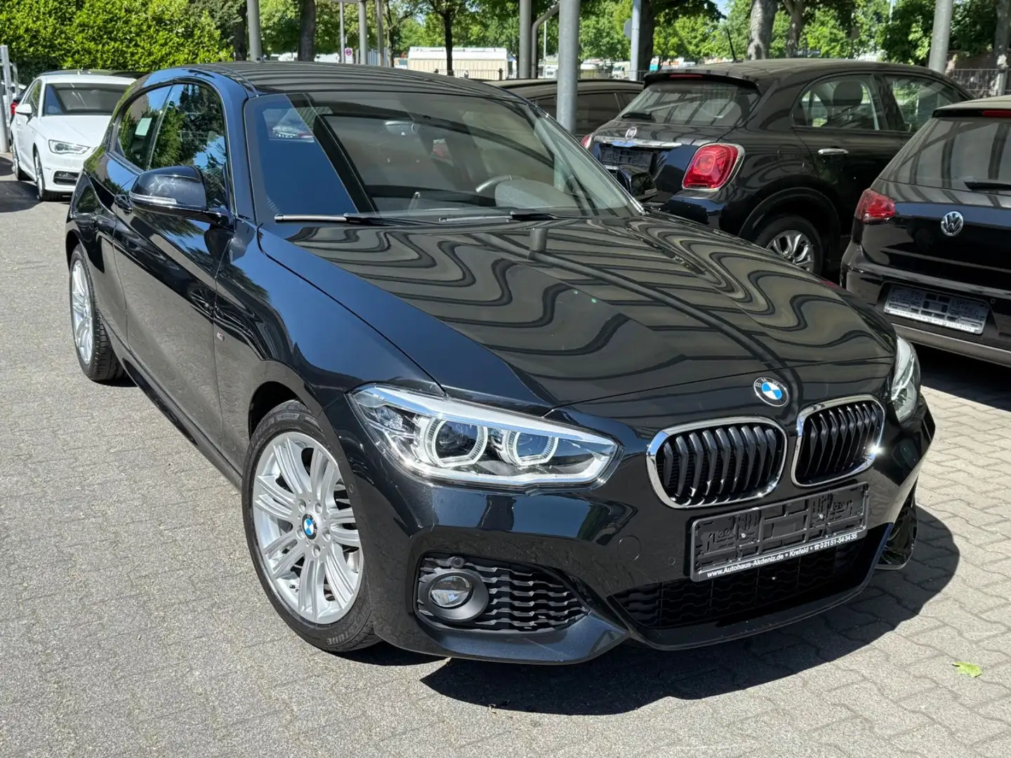 BMW 118 i  Lim. 3-trg. M Sport|NAVI|LED|PDC|1.HAND| Schwarz - 1