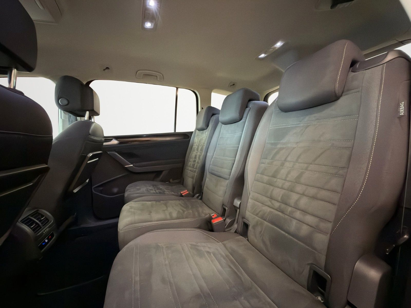Volkswagen Touran Highline*R-Line*7Sitze*AHK*Finanzierung — photo 12