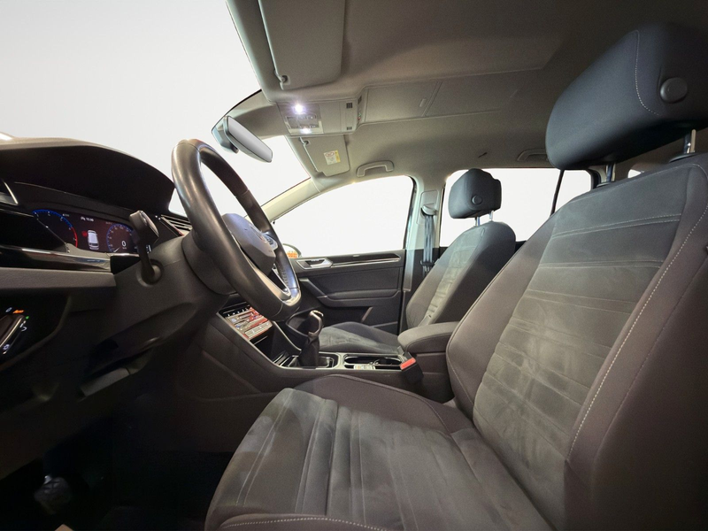 Volkswagen Touran Highline*R-Line*7Sitze*AHK*Finanzierung — photo 9