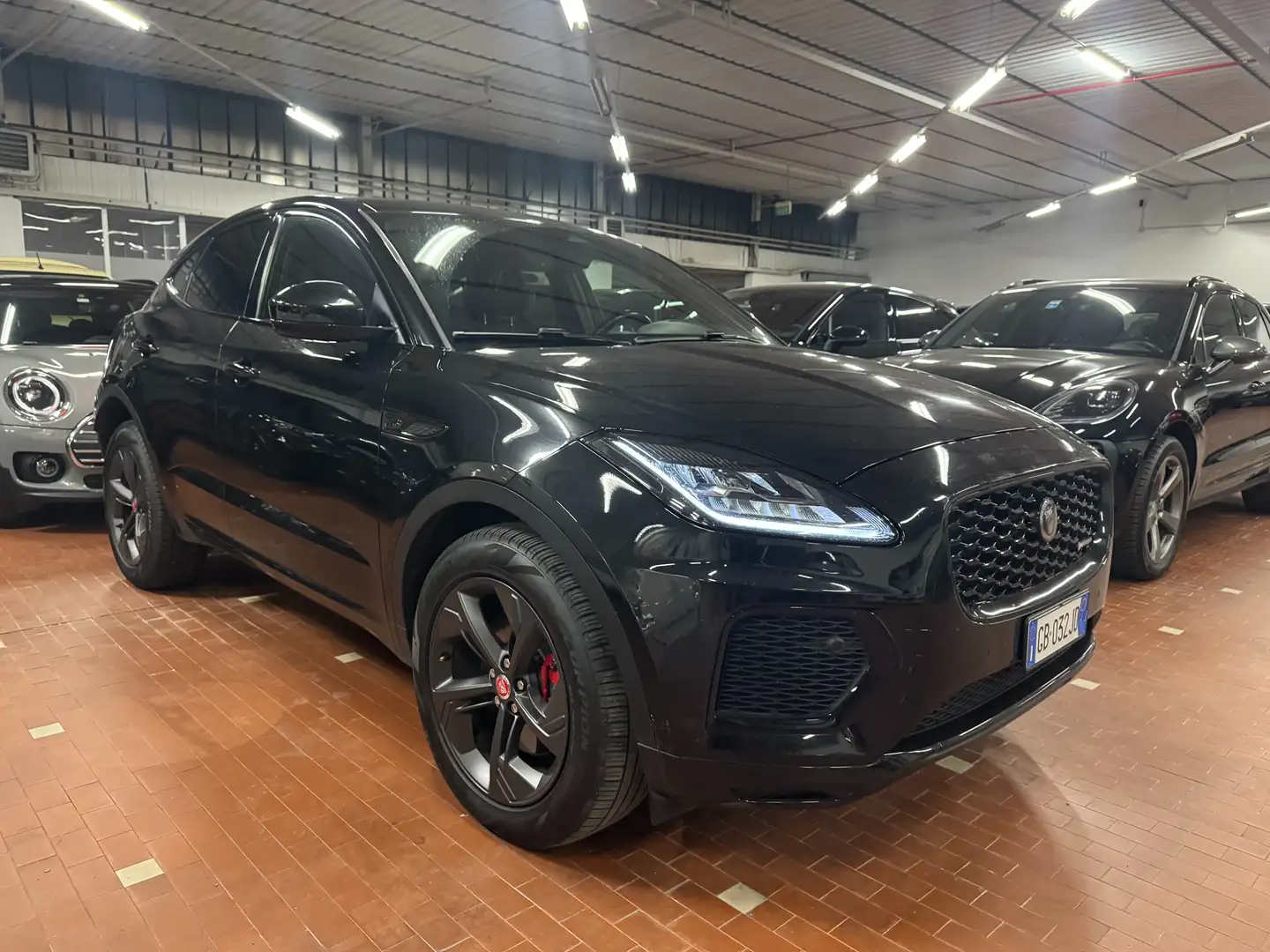 Jaguar E-Pace 2.0d i4 mhev R-Dynamic black edition awd 163cv Schwarz - 1