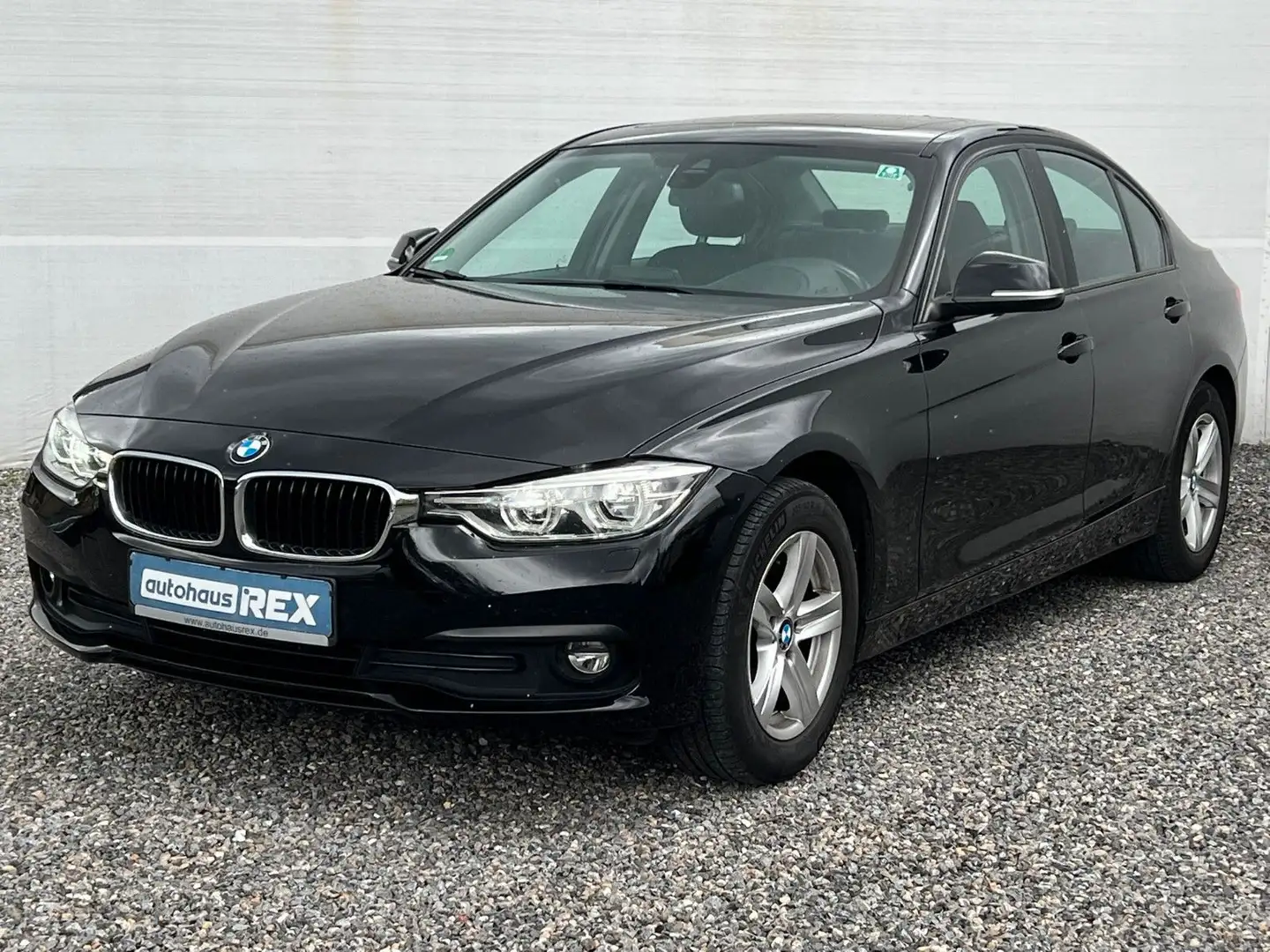 BMW 318 i  M Sport Lim. NAVI S-DACH H-UP Schwarz - 1