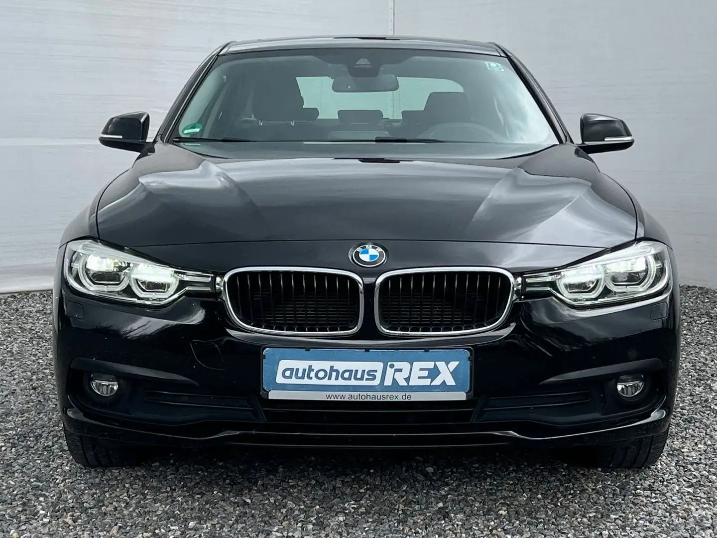 BMW 318 i  M Sport Lim. NAVI S-DACH H-UP Schwarz - 2
