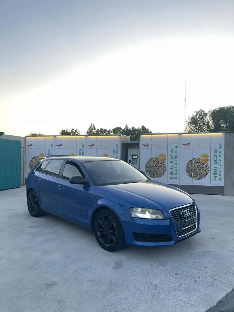 Audi A3 SportBack 1.9 TDI Ambiente - 2