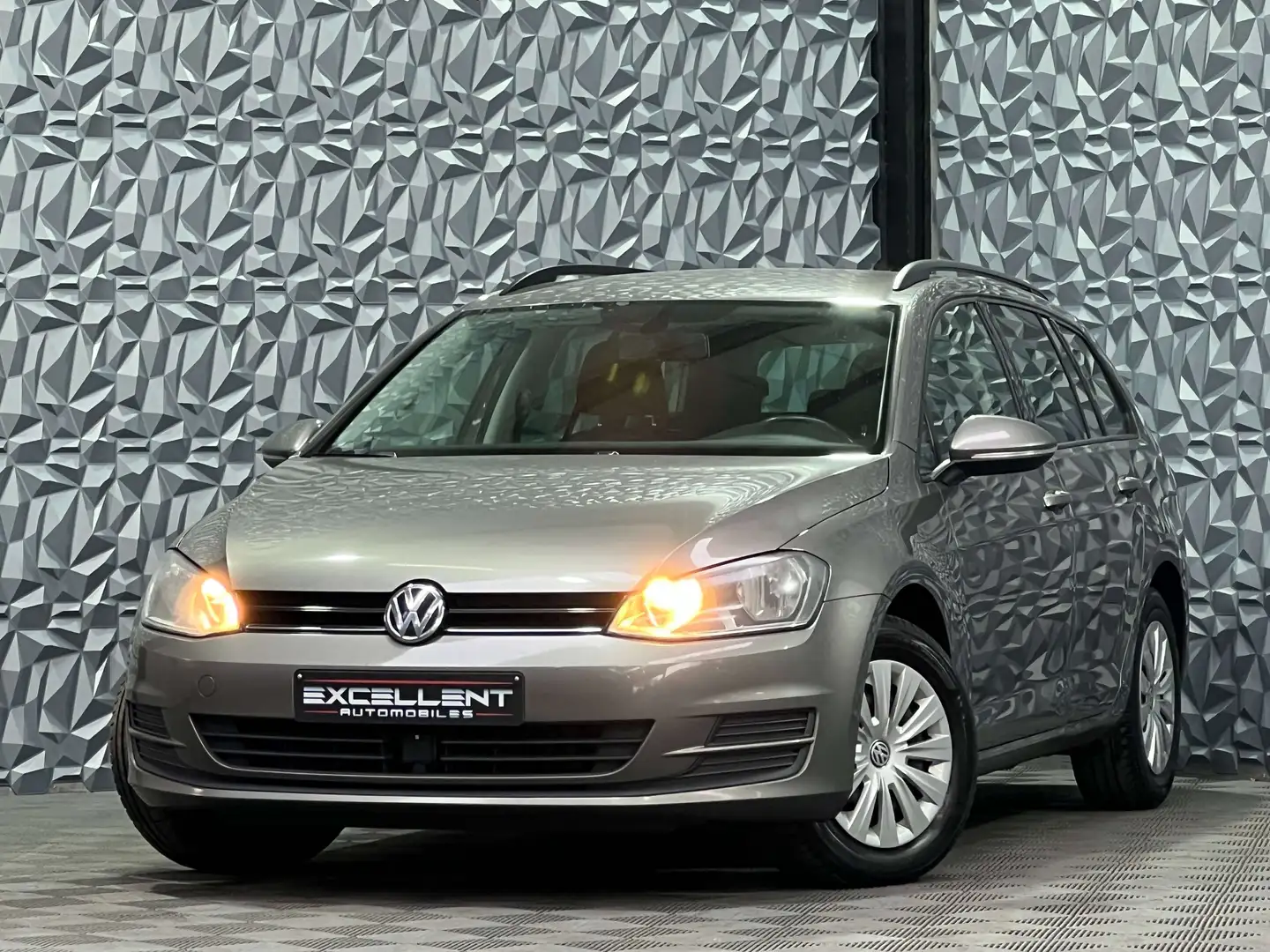 Volkswagen Golf Variant 1.6 CR TDi Trendline///PRIX A EMPORTER Beżowy - 1