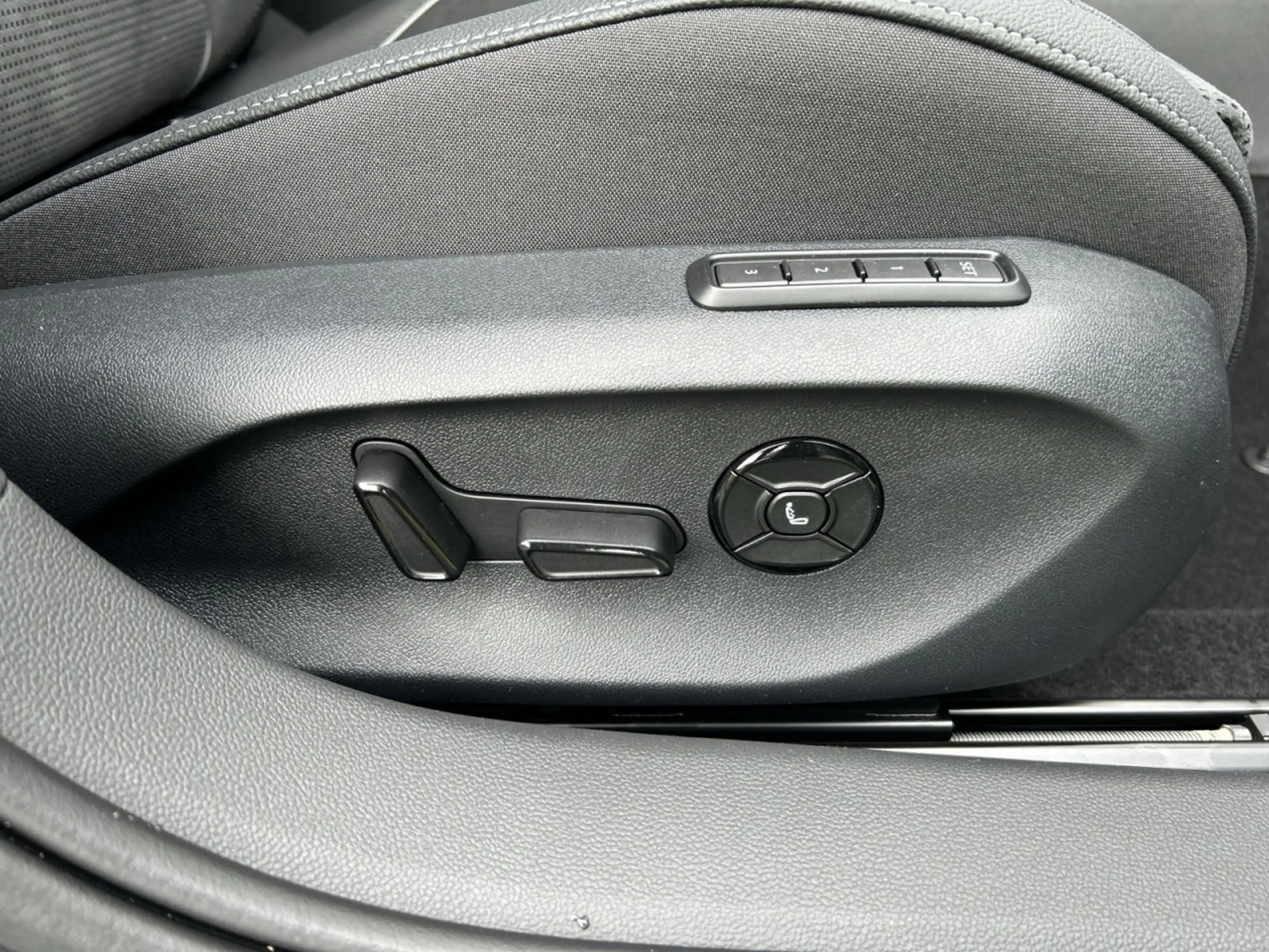 Skoda Superb Cb. SPORTLINE iV 1.5 TSI AHK+NAVI+ACC+DCC Klima — photo 14