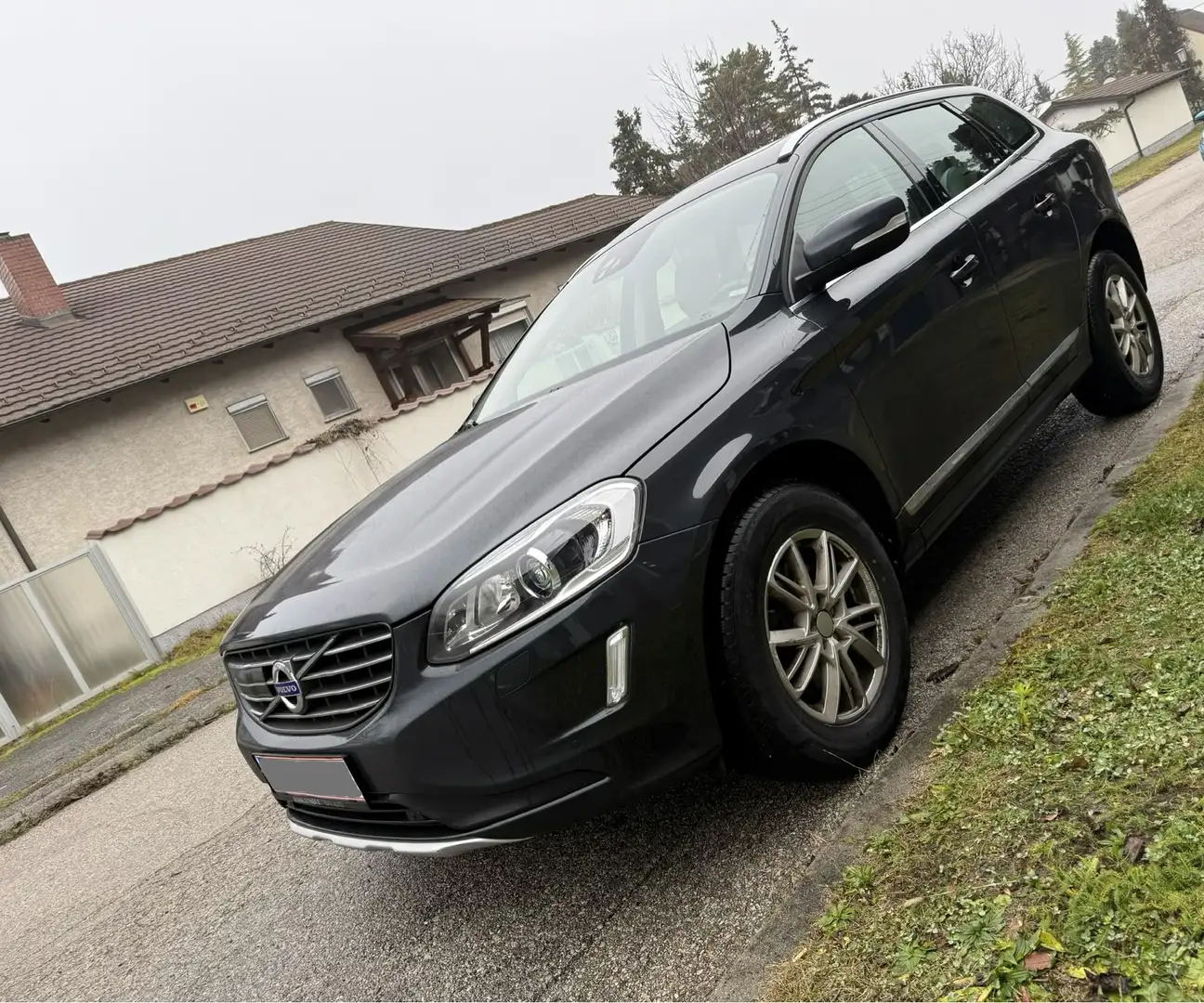 Volvo XC60 D4 SUV Schwarz - 2