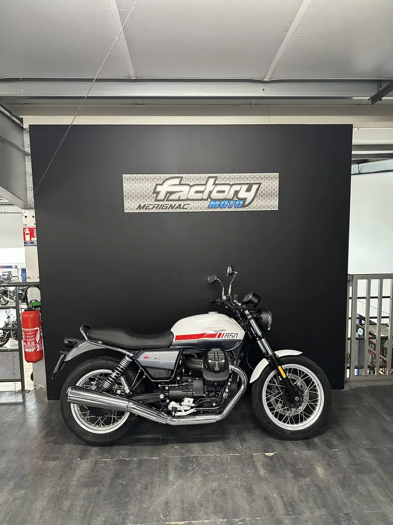 Moto Guzzi V 7 Fehér - 1