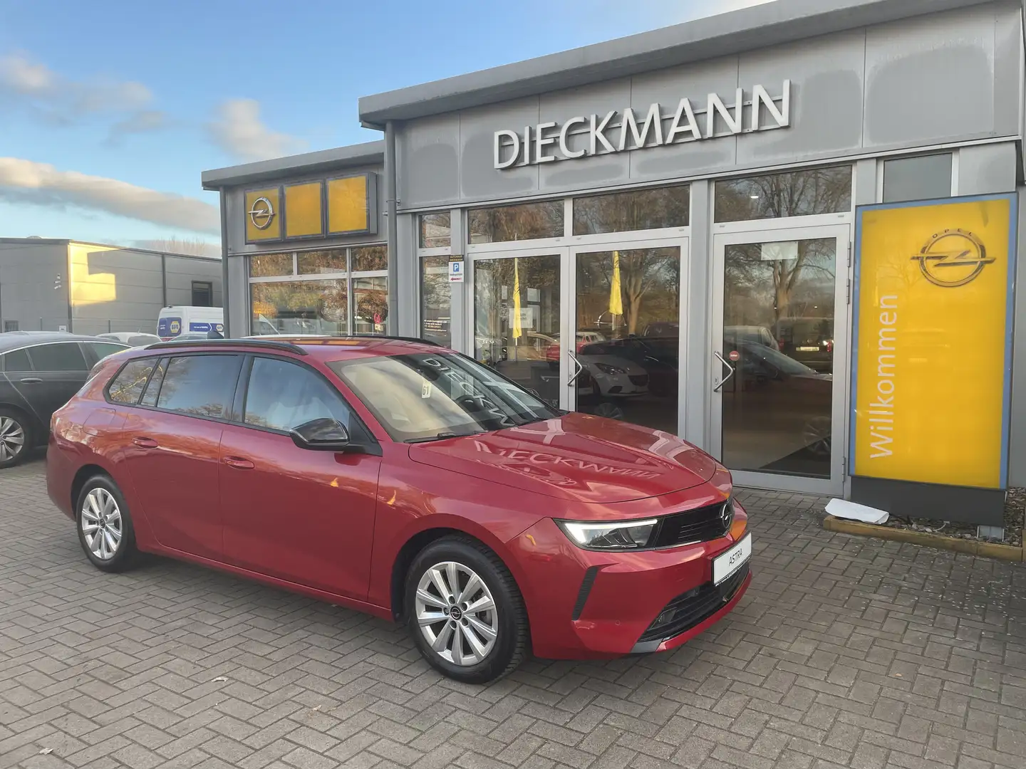 Opel Astra Astra ST Enjoy Navi SHZ RFK LED LM Allwetter Rood - 2