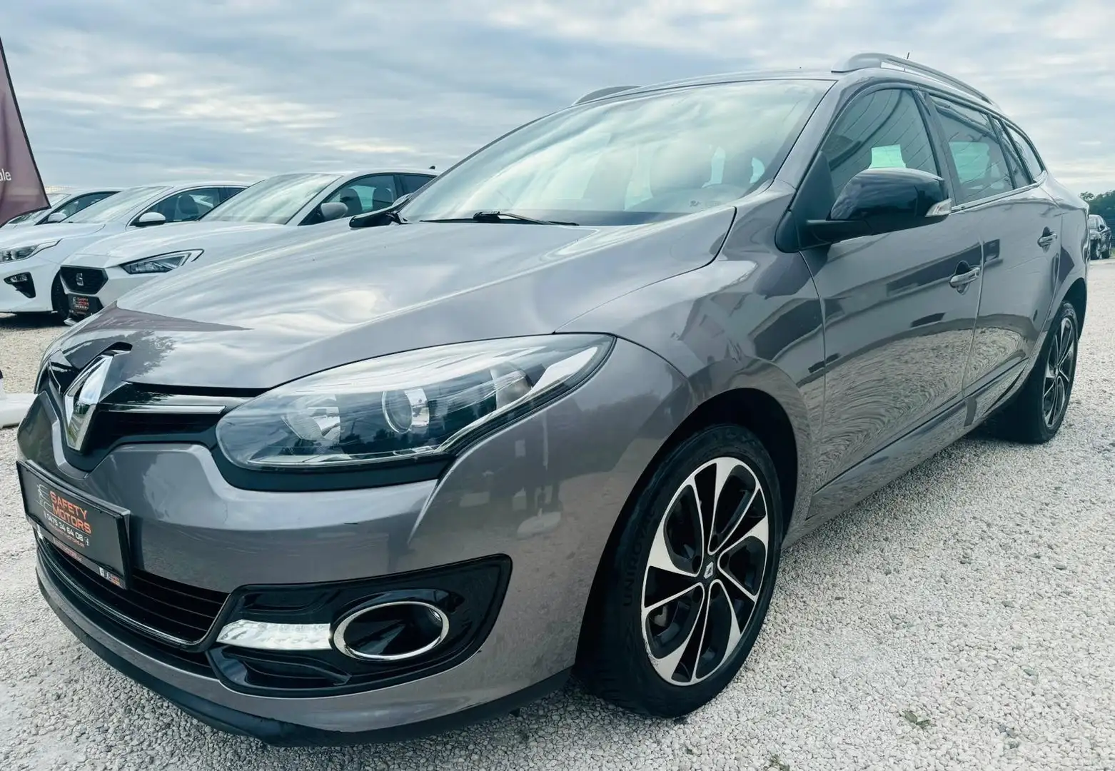 Renault Megane Mégane SW 1.2 TCe Bose Edition automatique edc Grijs - 1
