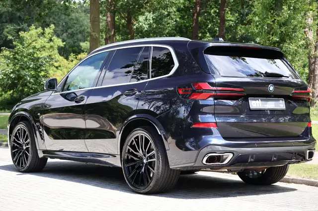 BMW X5 view 5