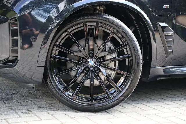 BMW X5 view 2
