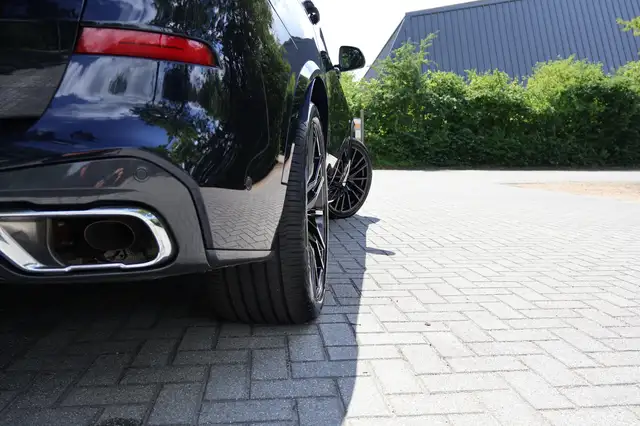 BMW X5 view 8