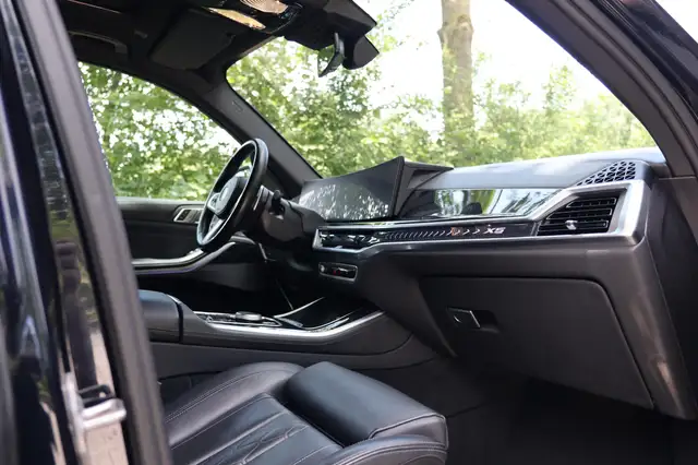 BMW X5 view 16