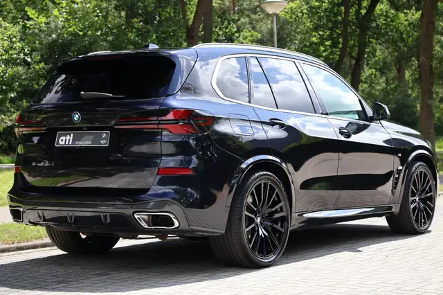 BMW X5 view 9