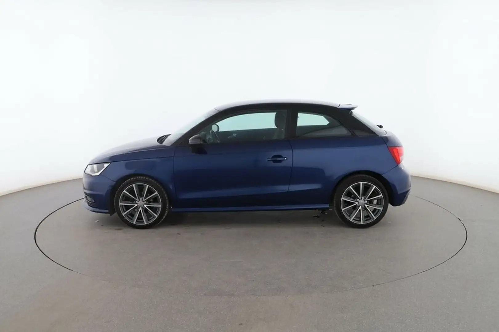 Audi A1 1.4 TDI Adrenalin Azul - 2
