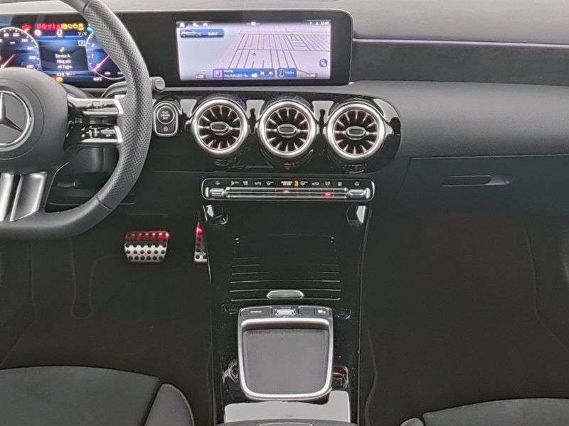 Mercedes-Benz A 220
