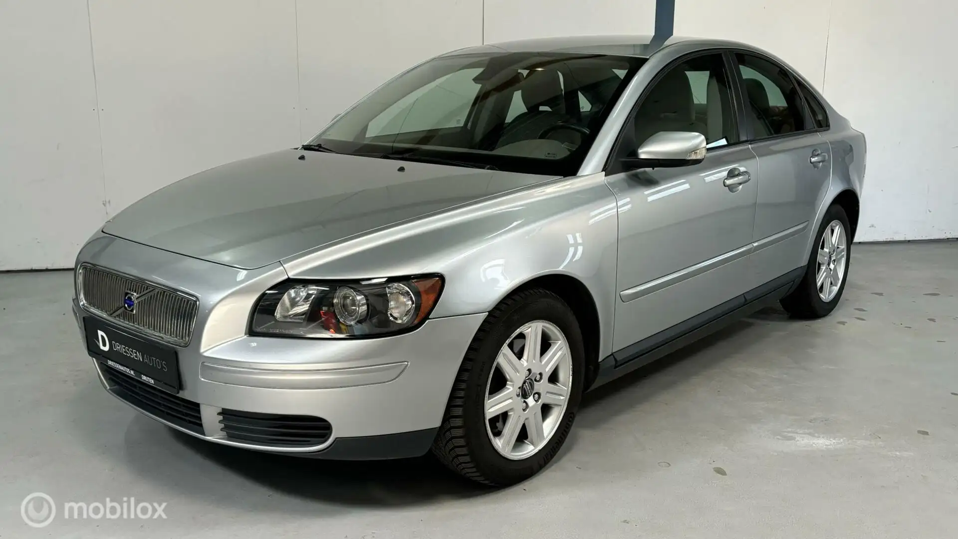 Volvo S40 2.4 Momentum AUTOMAAT / YOUNGTIMER Szary - 1
