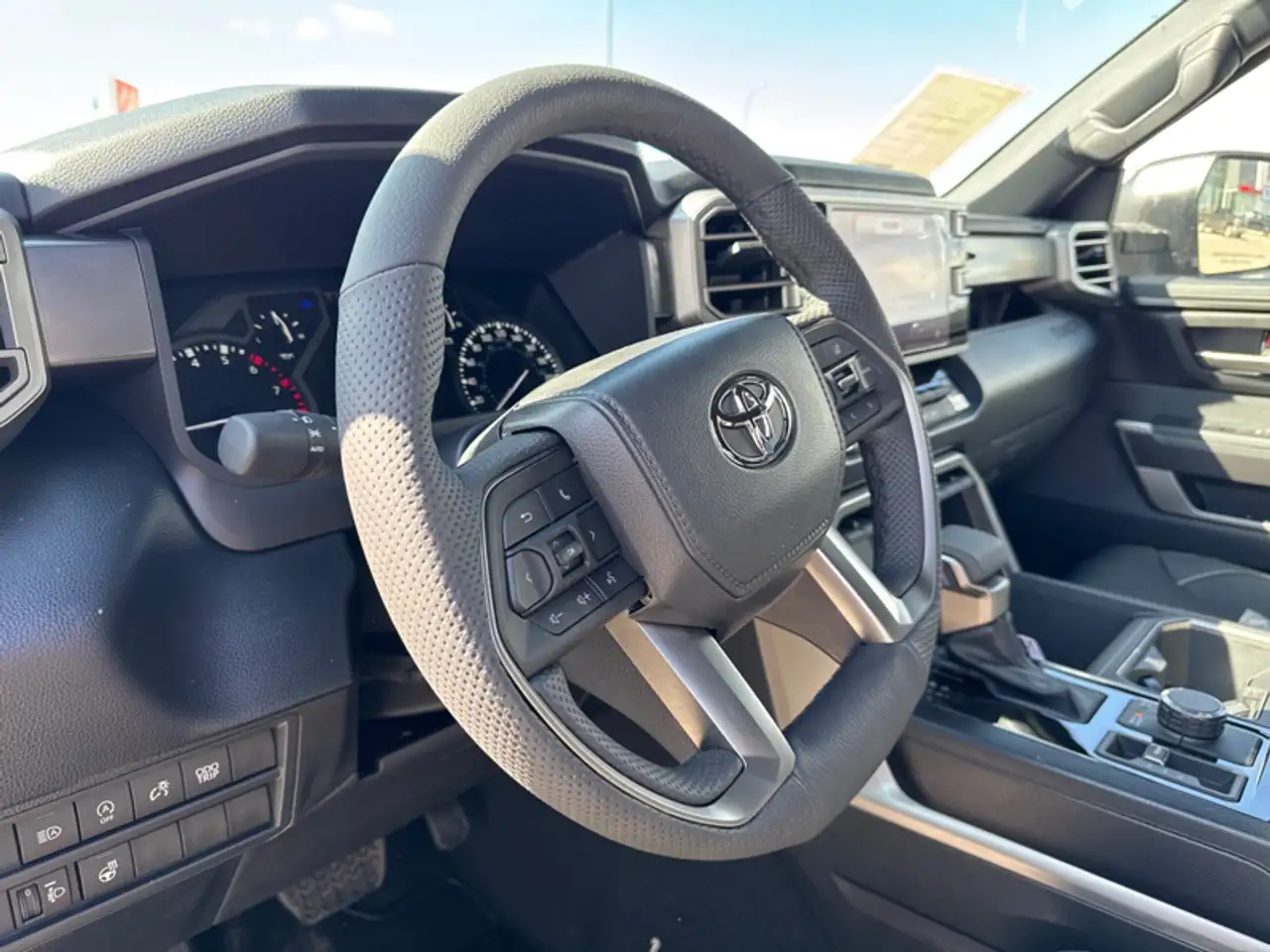 Toyota Tundra снимка Toyota Tundra