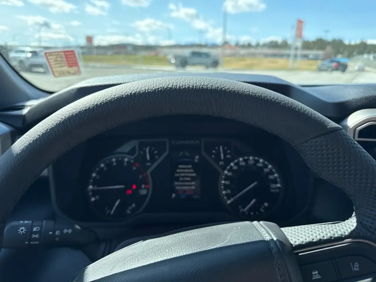 Toyota Tundra снимка Toyota Tundra