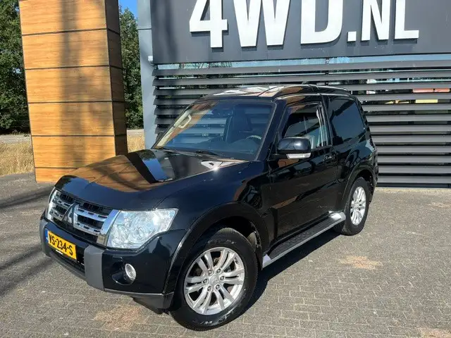 Mitsubishi Pajero 3.2 DI-D AUT 3 DRS HRVAN / LEDER/CRUISE / CLIMA/ €