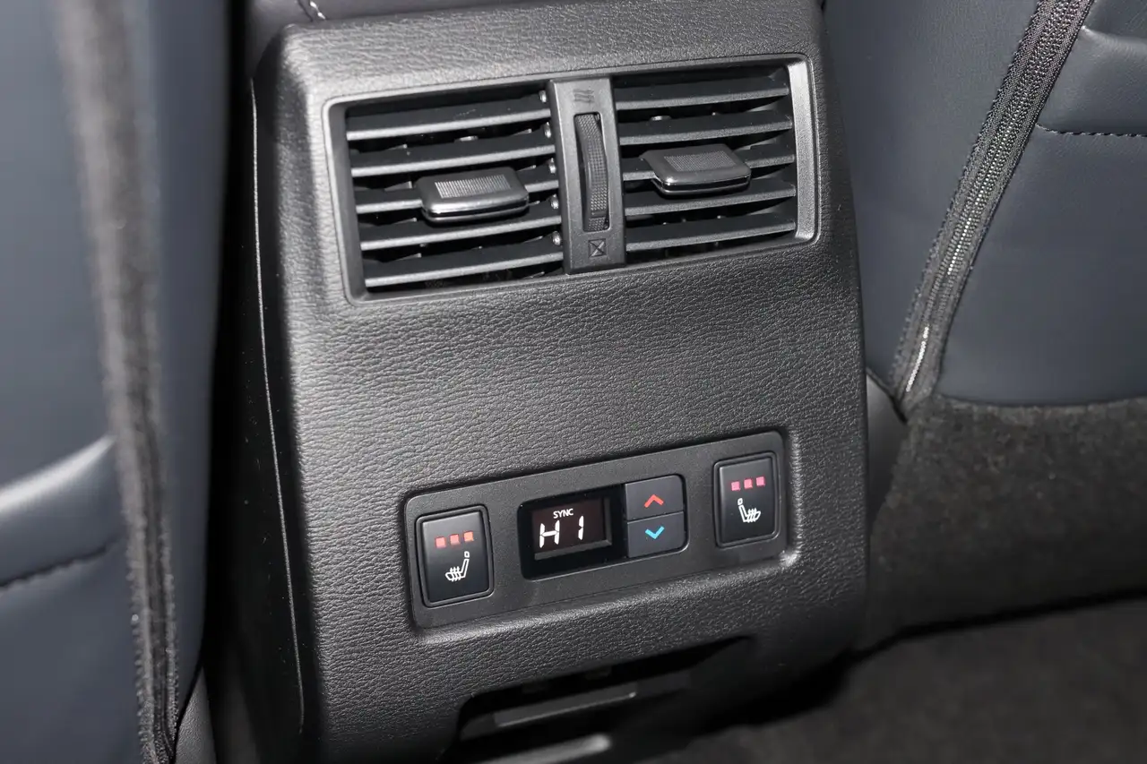 Mitsubishi Outlander снимка Mitsubishi Outlander