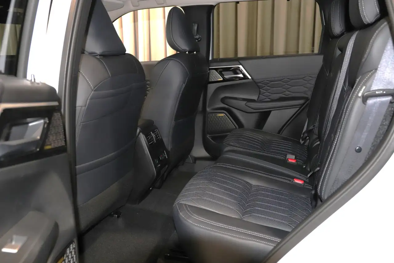 Mitsubishi Outlander снимка Mitsubishi Outlander