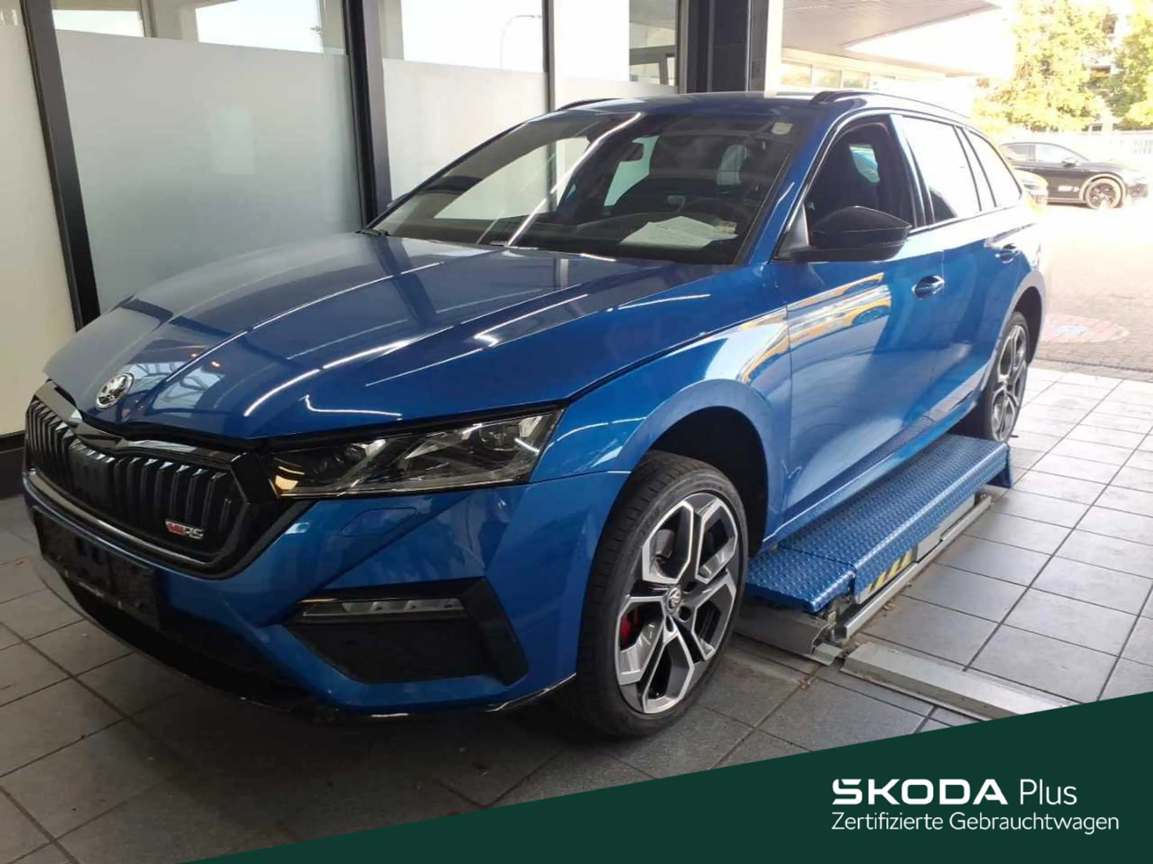 Skoda Octavia Combi 2.0 TDI DSG 4x4 RS*AHK*NAVI*DCC