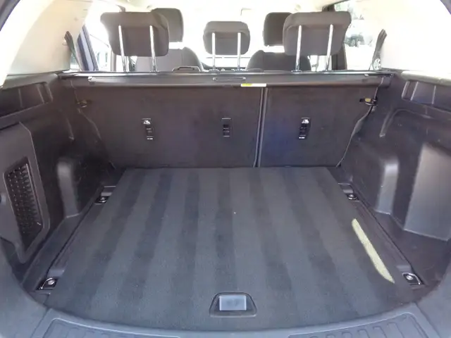 Land Rover Discovery view 11