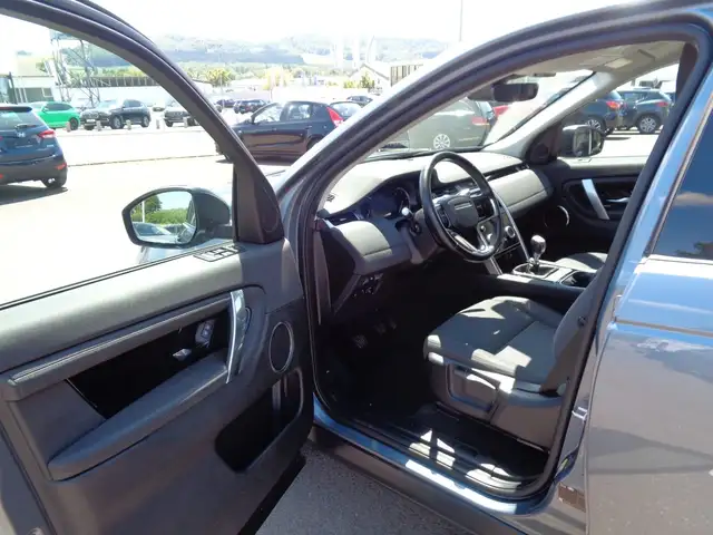 Land Rover Discovery view 7