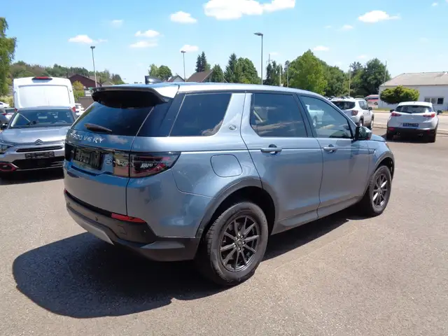 Land Rover Discovery view 4