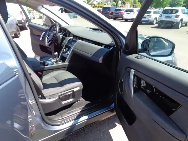 Land Rover Discovery view 9