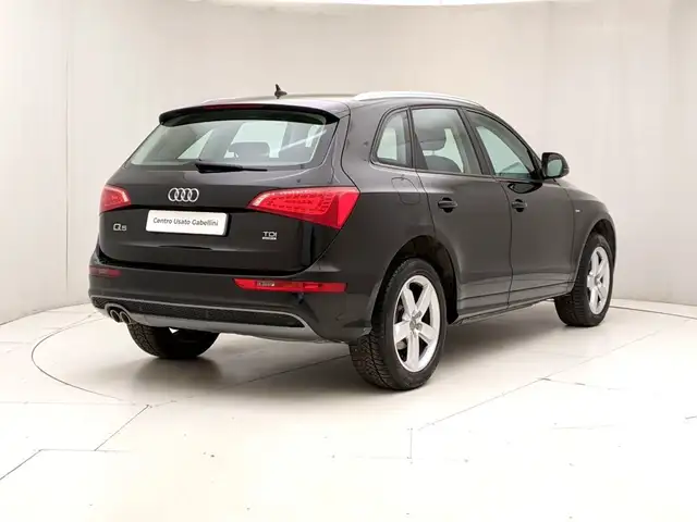 Audi Q5 view 4