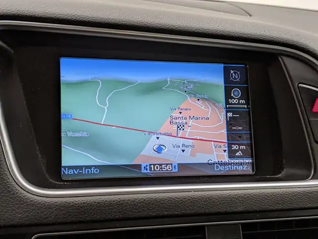 Audi Q5 view 11