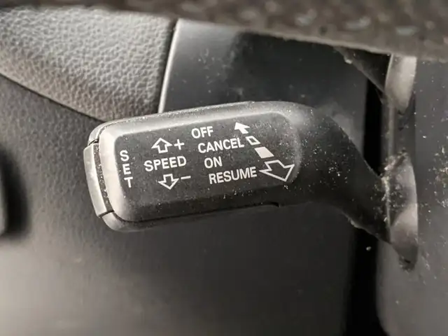 Audi Q5 view 8