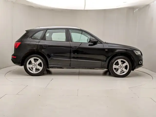 Audi Q5 view 3