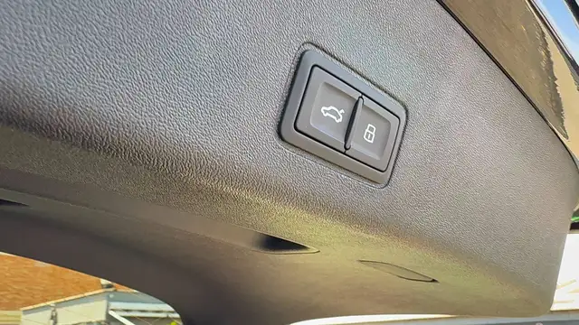 Audi Q3 view 14