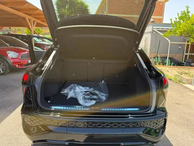 Audi Q3 view 9