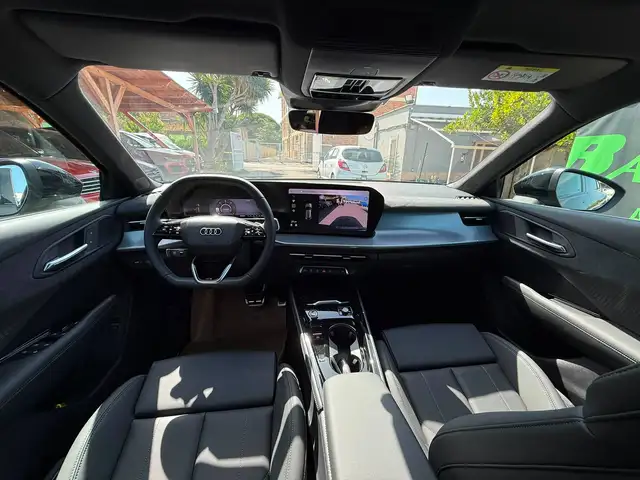 Audi Q3 view 11